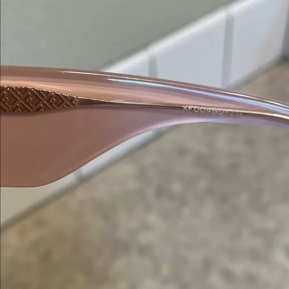 Fendi Blush Pink Logo Lens Sunglasses display picture 3